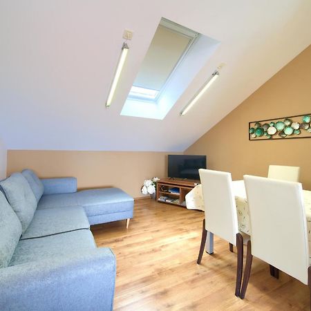 Apartment Val Njivice Bagian luar foto