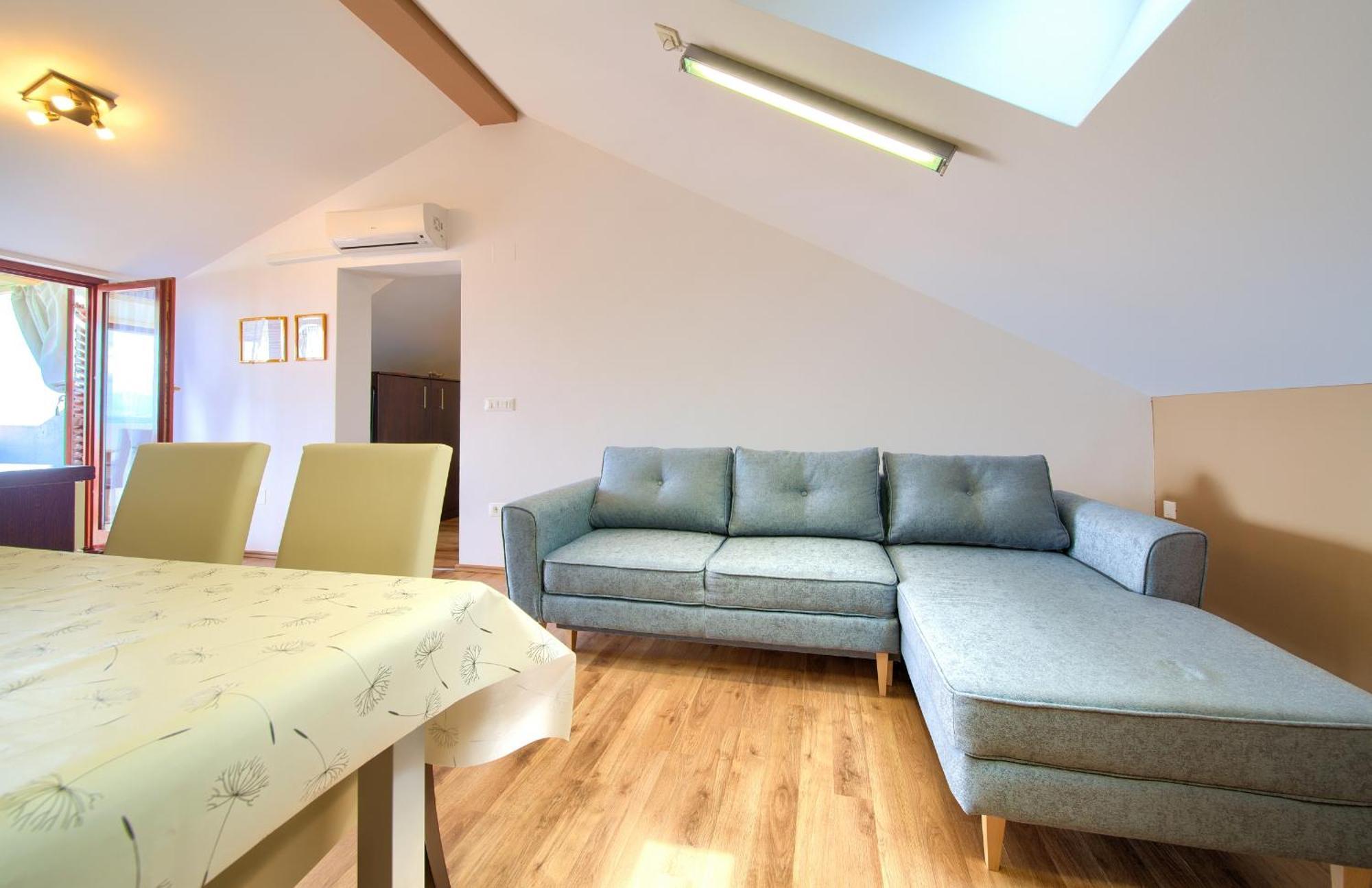 Apartment Val Njivice Bagian luar foto
