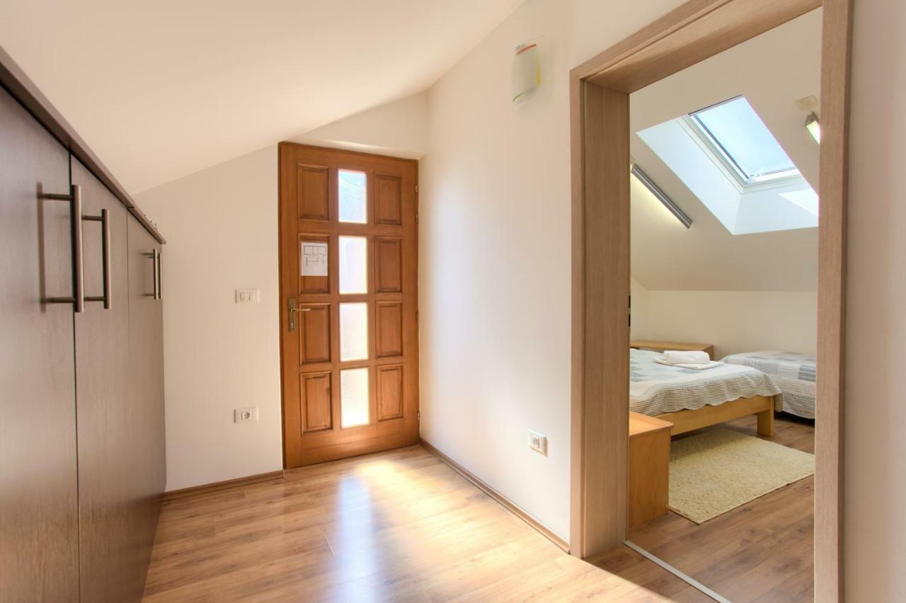 Apartment Val Njivice Bagian luar foto