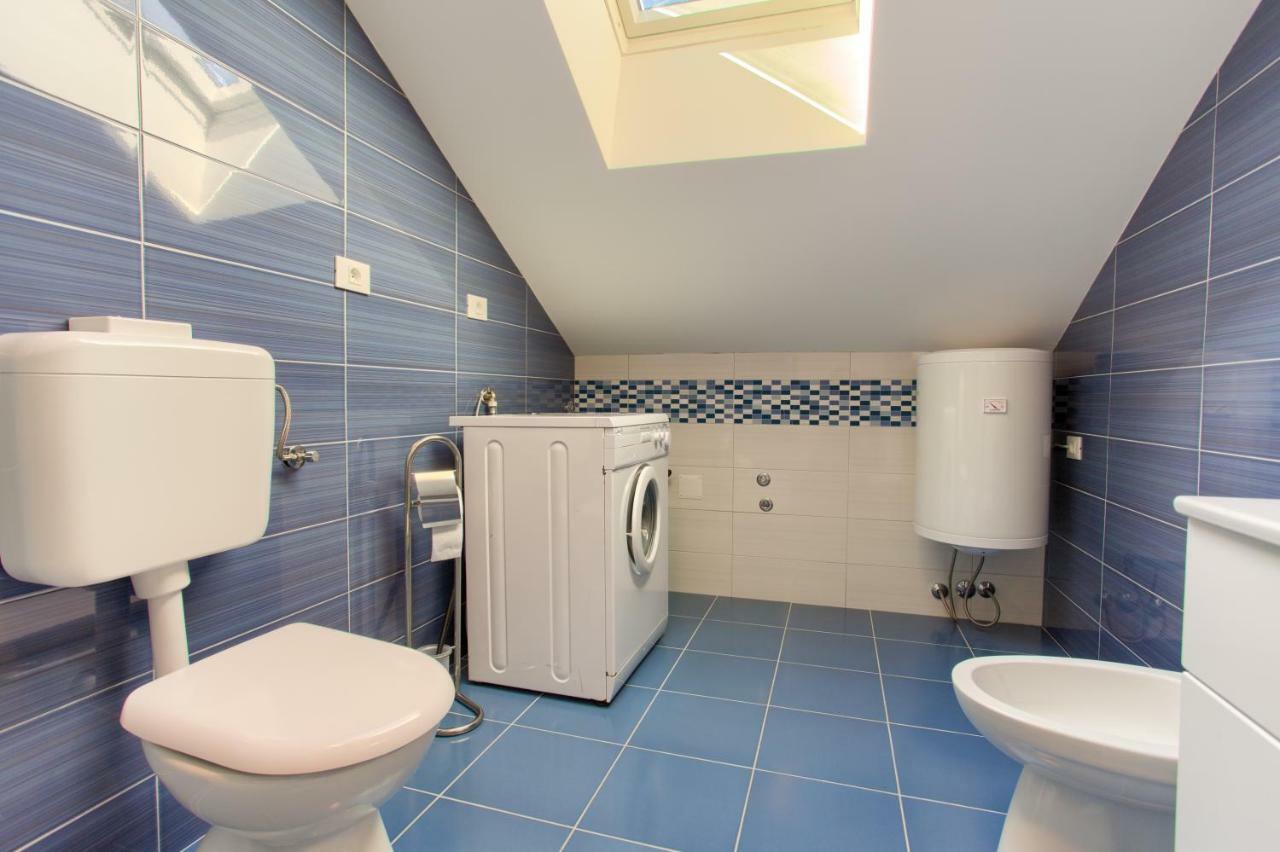 Apartment Val Njivice Bagian luar foto
