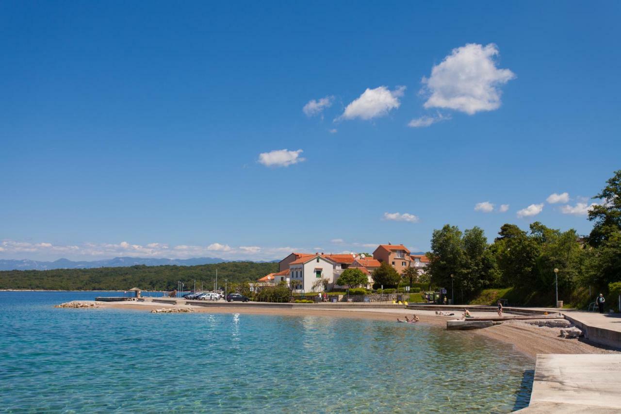 Apartment Val Njivice Bagian luar foto